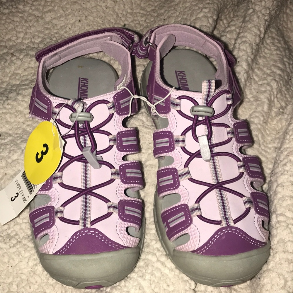New girls sandals sold out